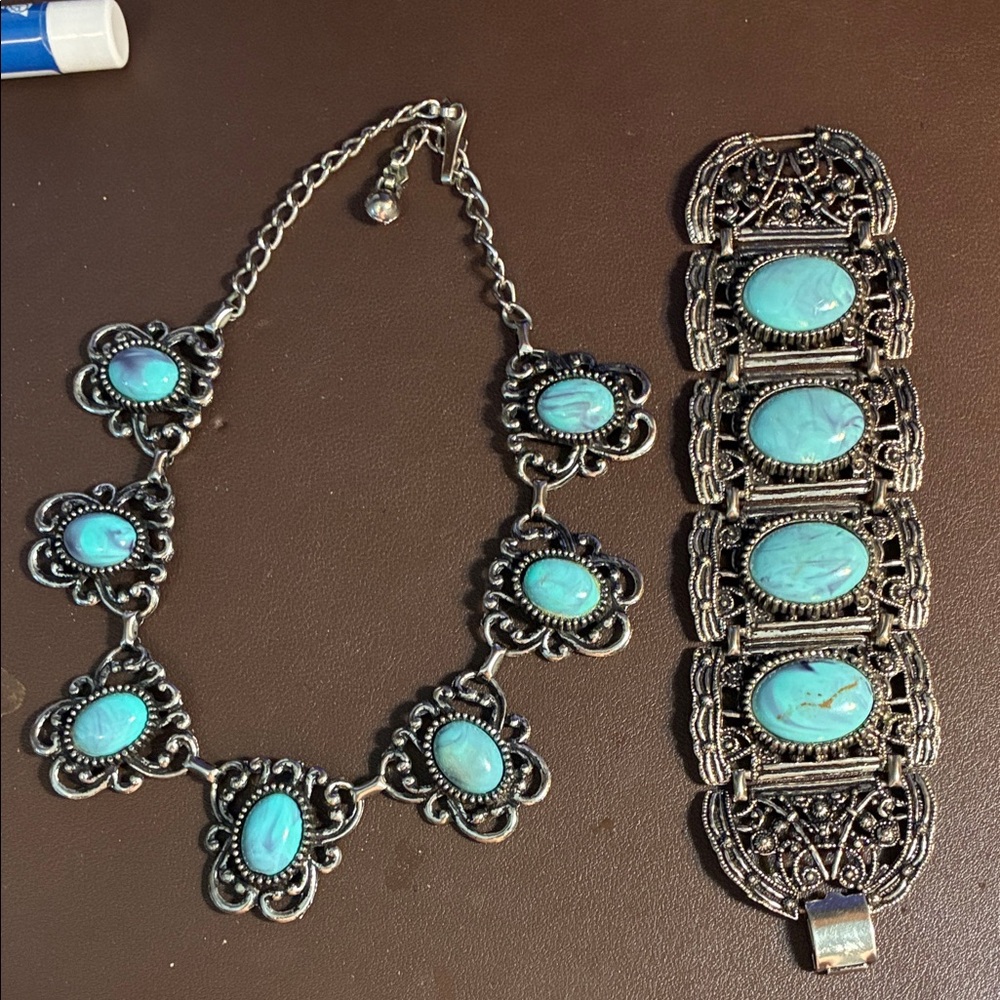 Elegant Silver and Turquoise Jewelry Set